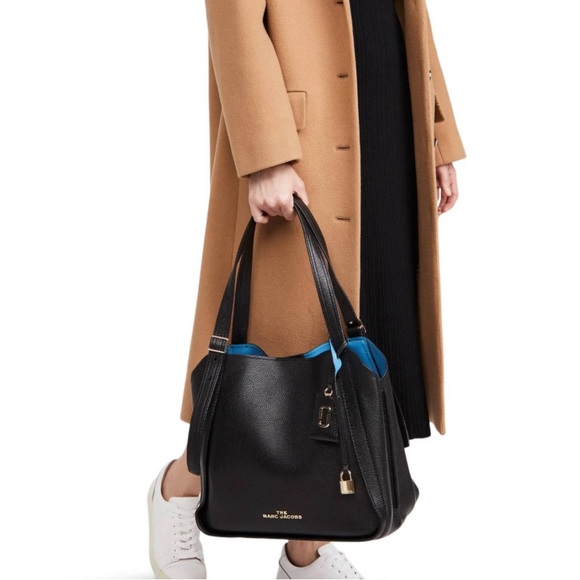 Marc Jacob’s, The Director Tote, logo and lock accented side tassel, EUC - Picture 5 of 16